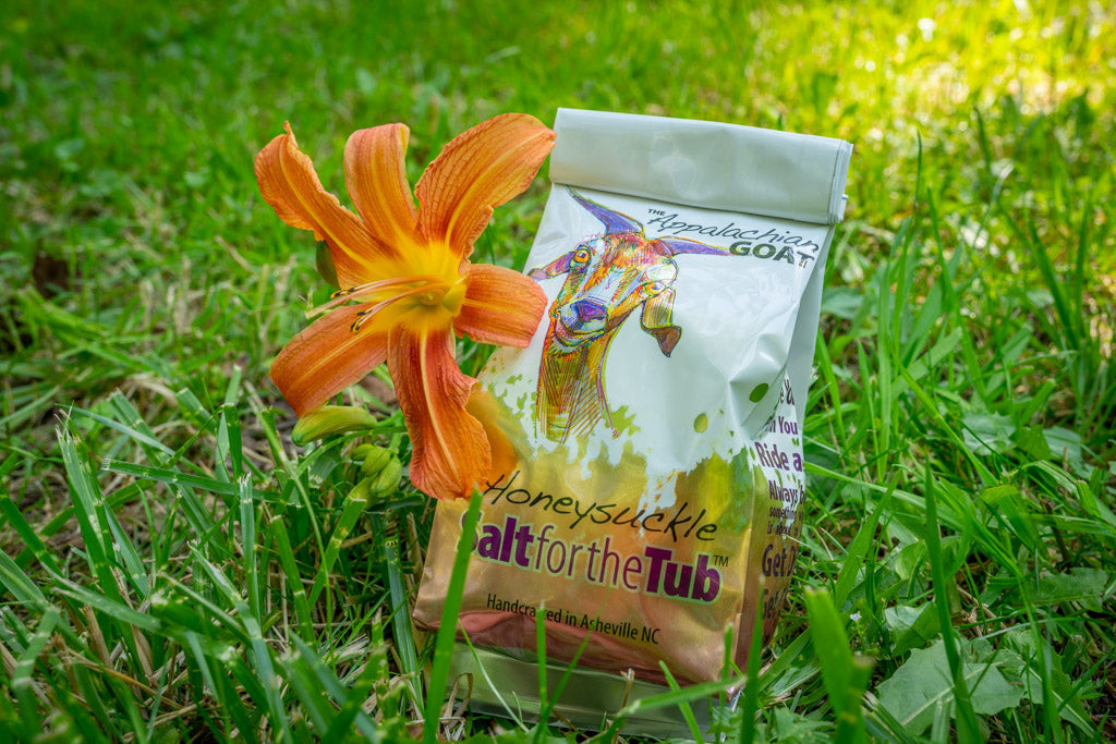 HONEYSUCKLE GOATS MILK ARNICA BATH SALTS