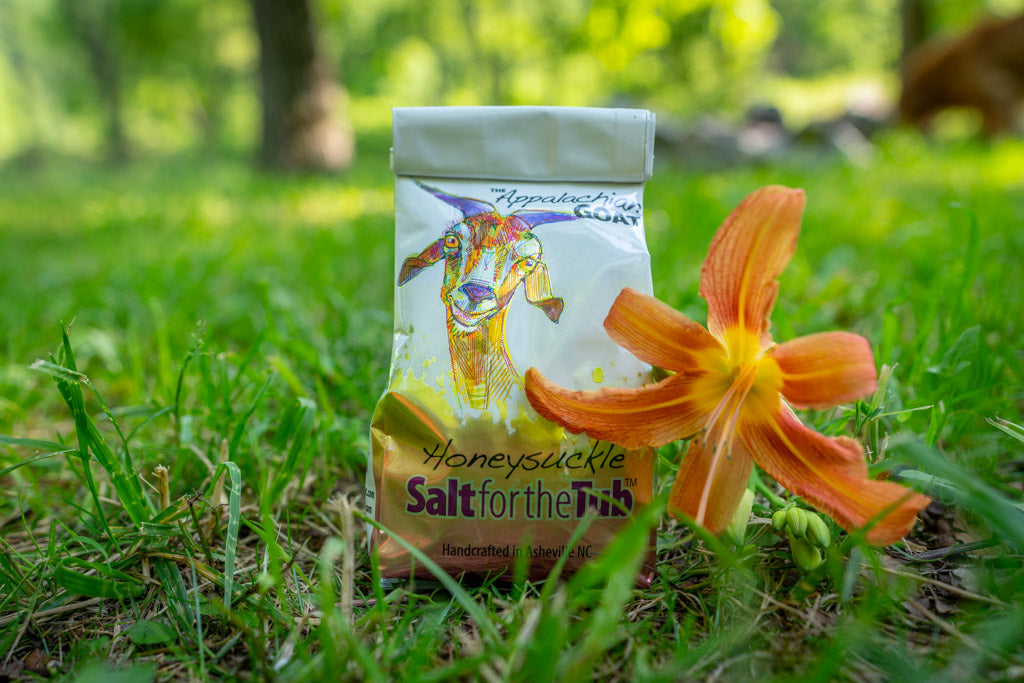HONEYSUCKLE GOATS MILK ARNICA BATH SALTS