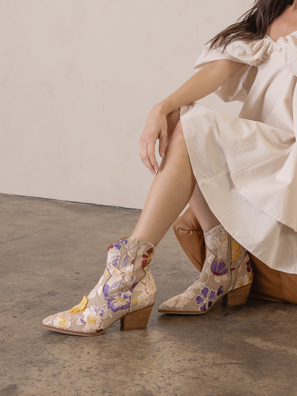 The Wanda | Taupe Floral Appliqué Western Boot *FINAL SALE*